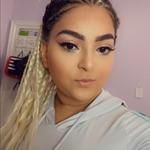 Meet your Posher, Julia